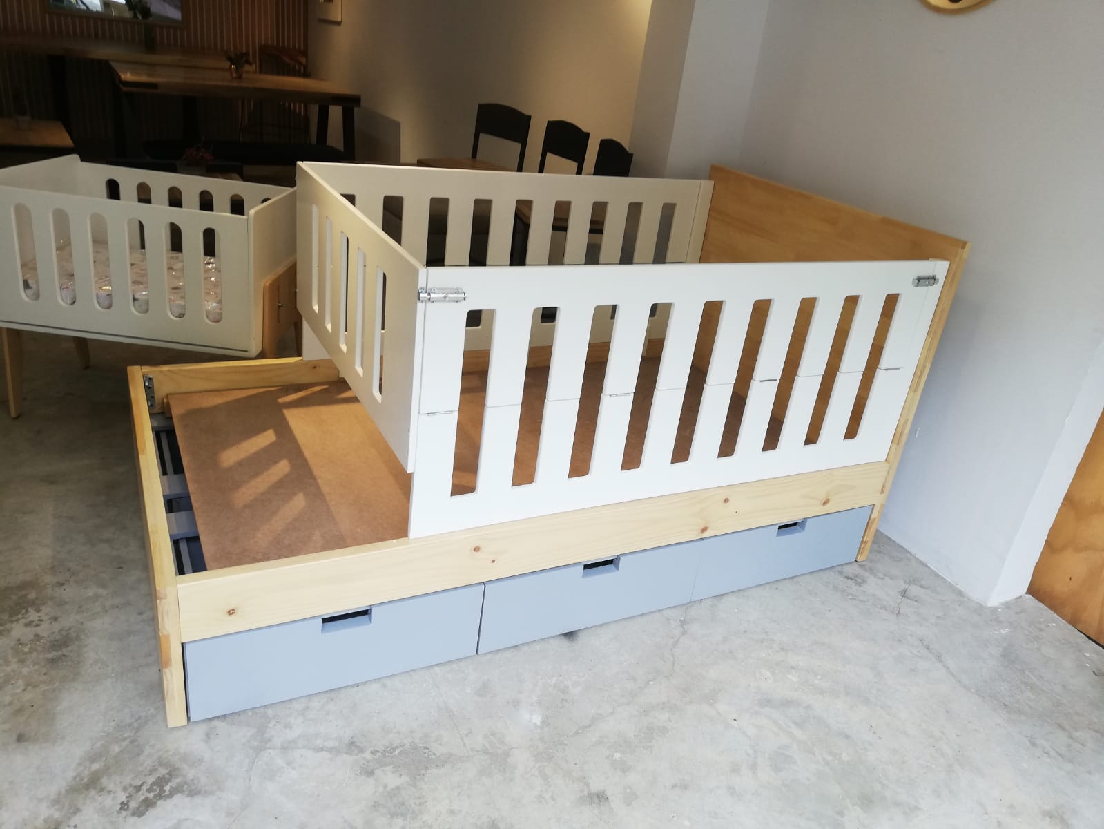 Cuna Convertible con Cajones — RENUEVA DECO